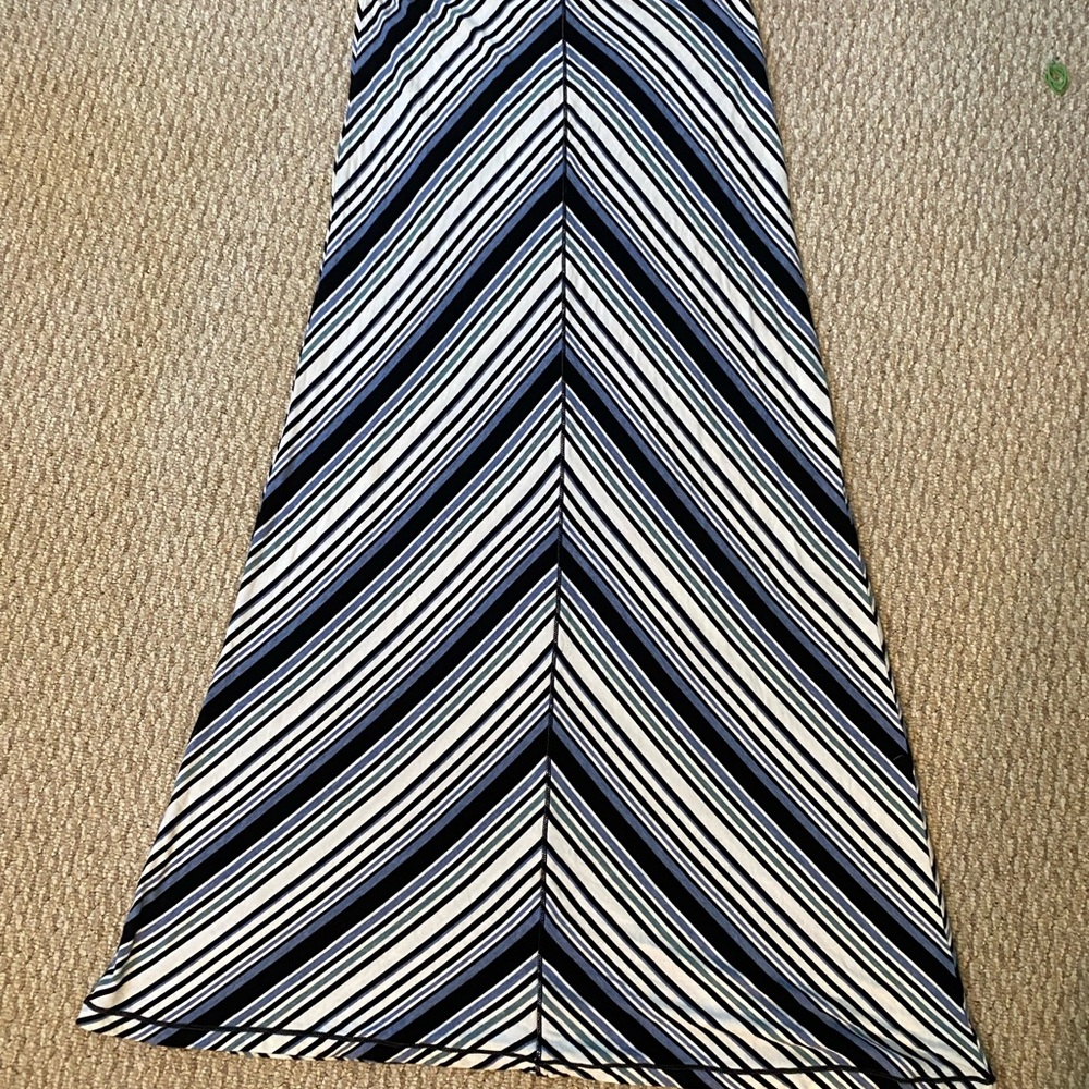Max Studio Black White Blue A-Line Maxi Skirt stretch size small EUC